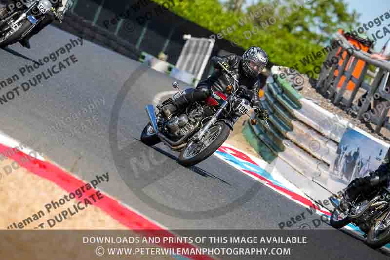 Vintage motorcycle club;eventdigitalimages;mallory park;mallory park trackday photographs;no limits trackdays;peter wileman photography;trackday digital images;trackday photos;vmcc festival 1000 bikes photographs